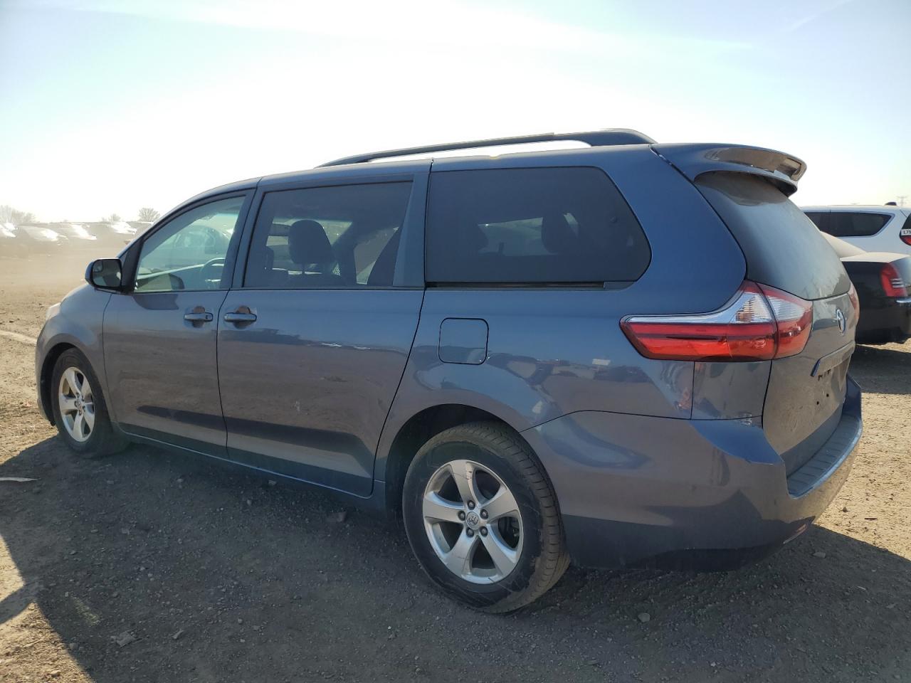 2015 Toyota Sienna - Image 2