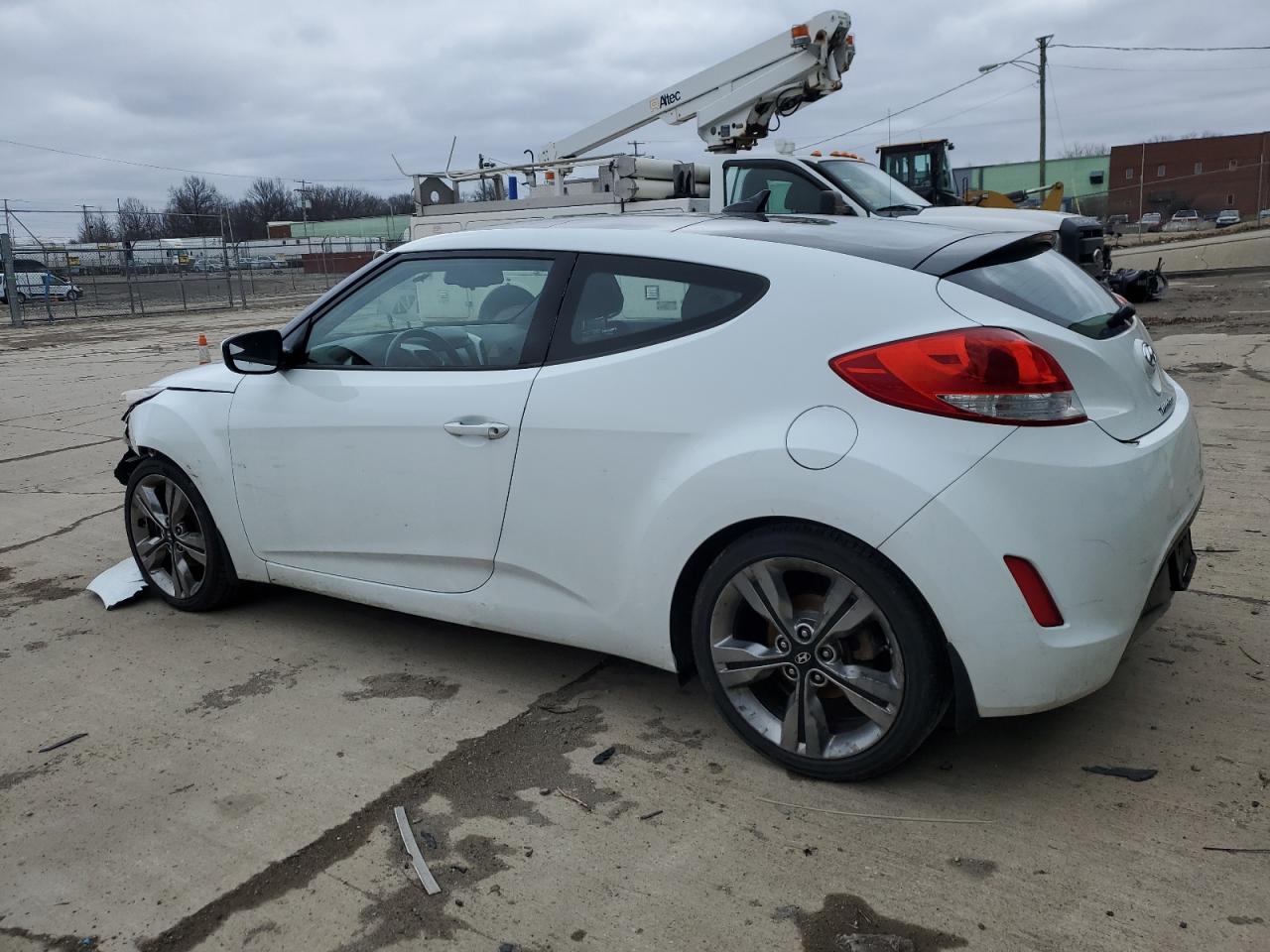 2016 Hyundai Veloster - Image 2
