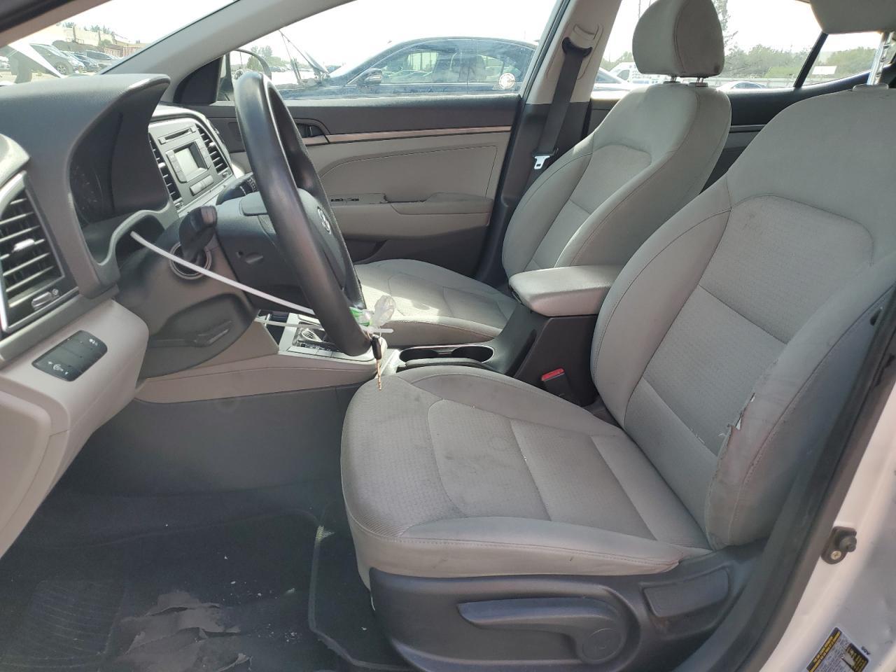 2017 Hyundai Elantra - Image 10