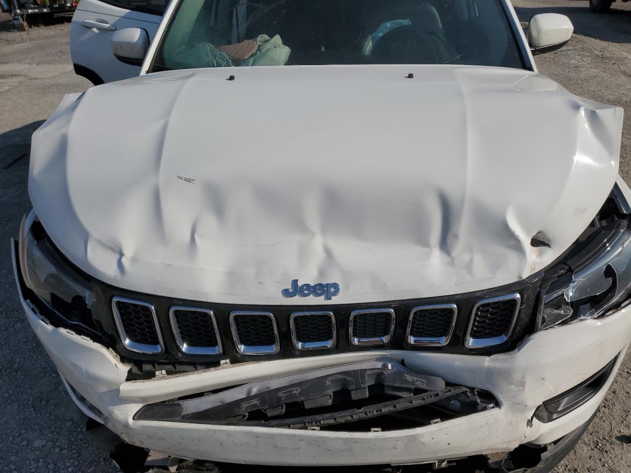 2019 Jeep Compass - Image 14