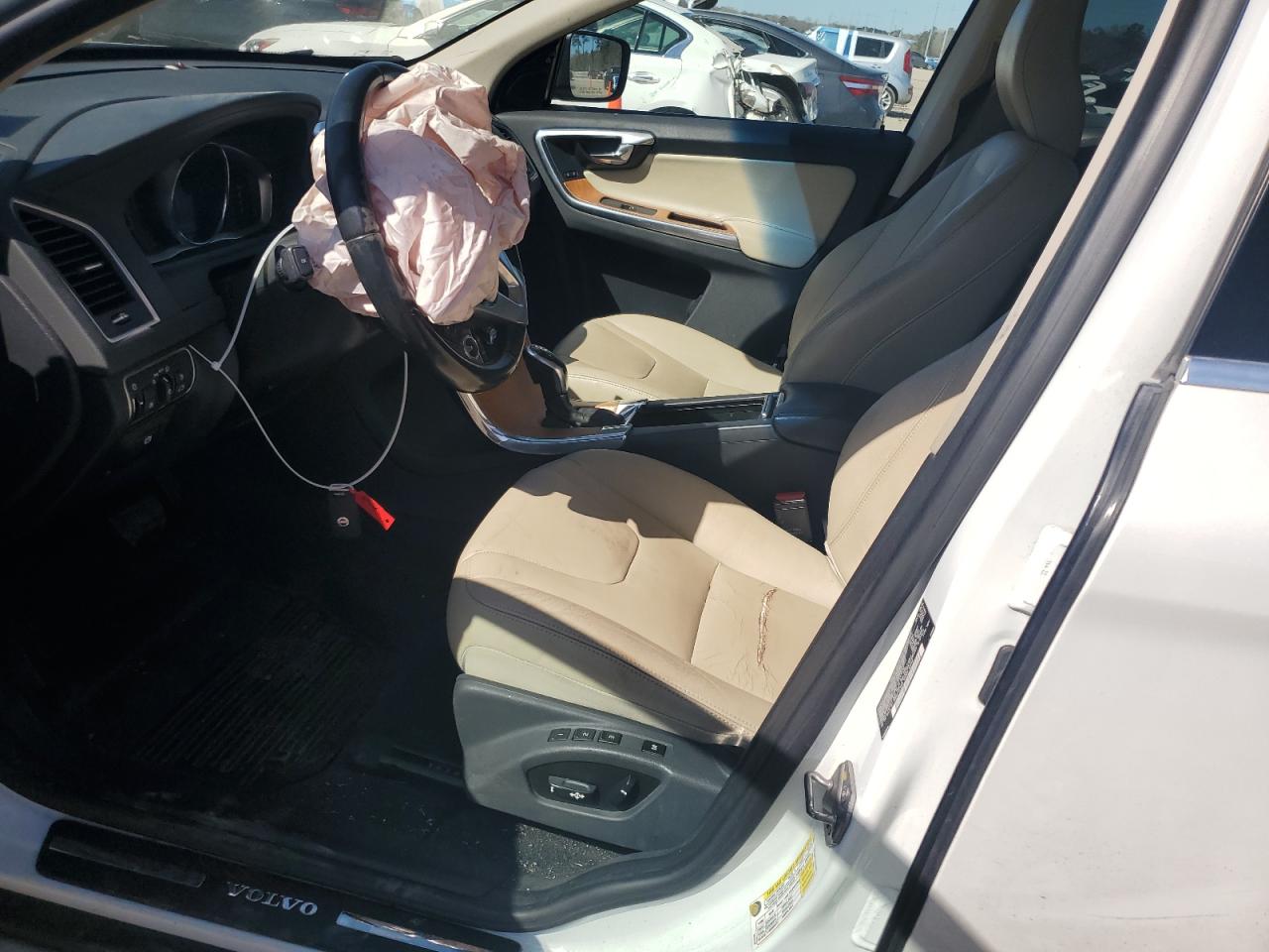 2017 Volvo XC60 - Image 7