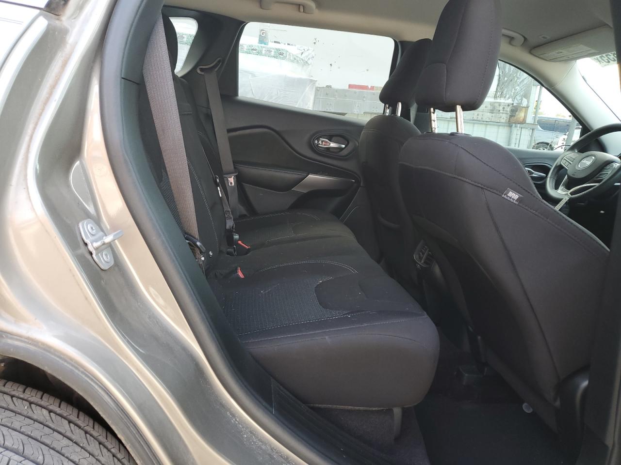 2019 Jeep Grand Cherokee - Image 11