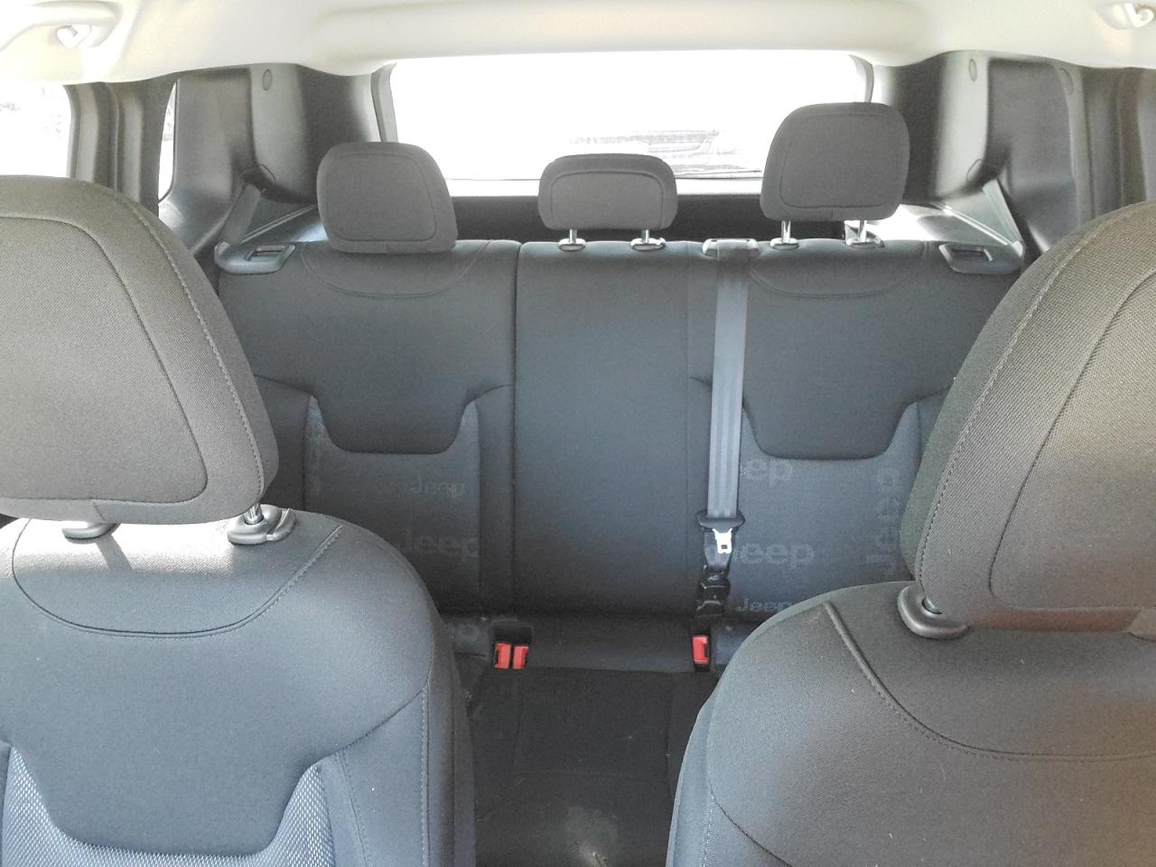 2017 Jeep Renegade - Image 10