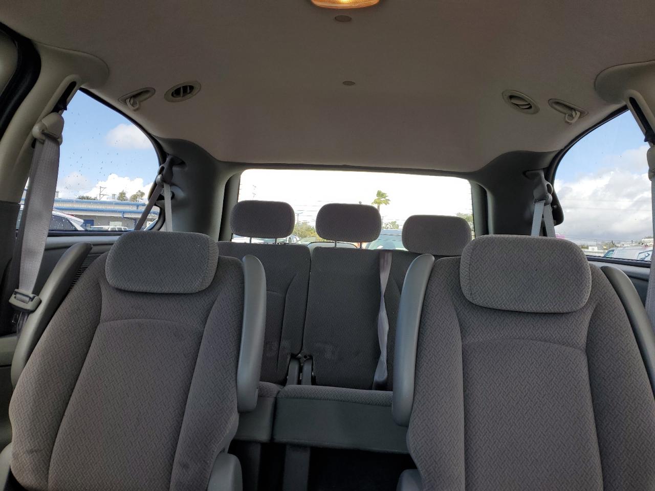 2006 Chrysler Town & Country - Image 10