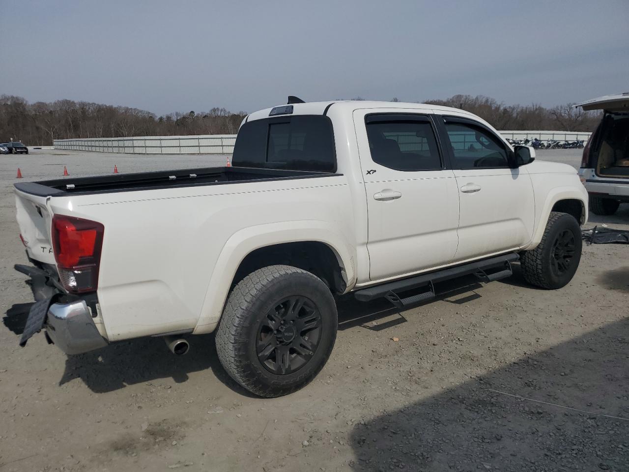 2018 Toyota Tacoma - Image 3