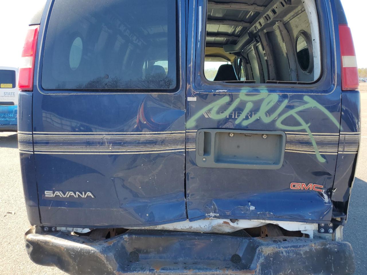 2005 Chevrolet Express - Image 10