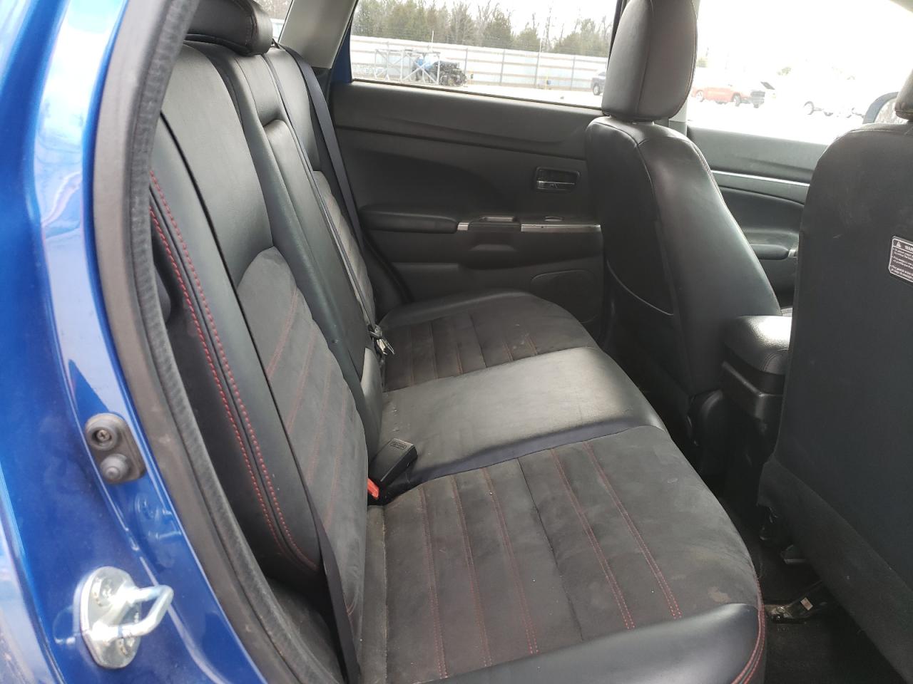 2018 Mitsubishi Outlander - Image 11