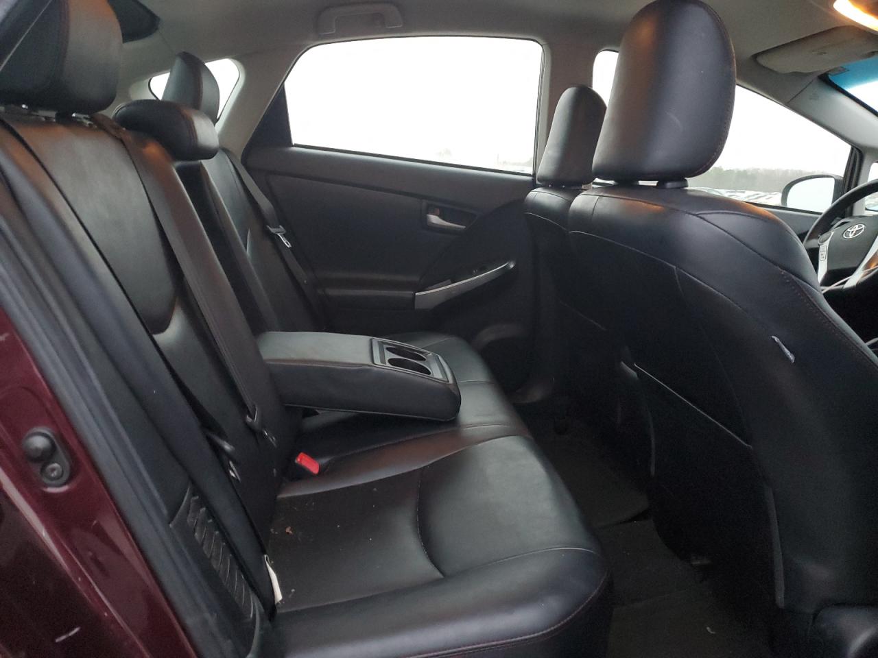 2013 Toyota Prius - Image 10