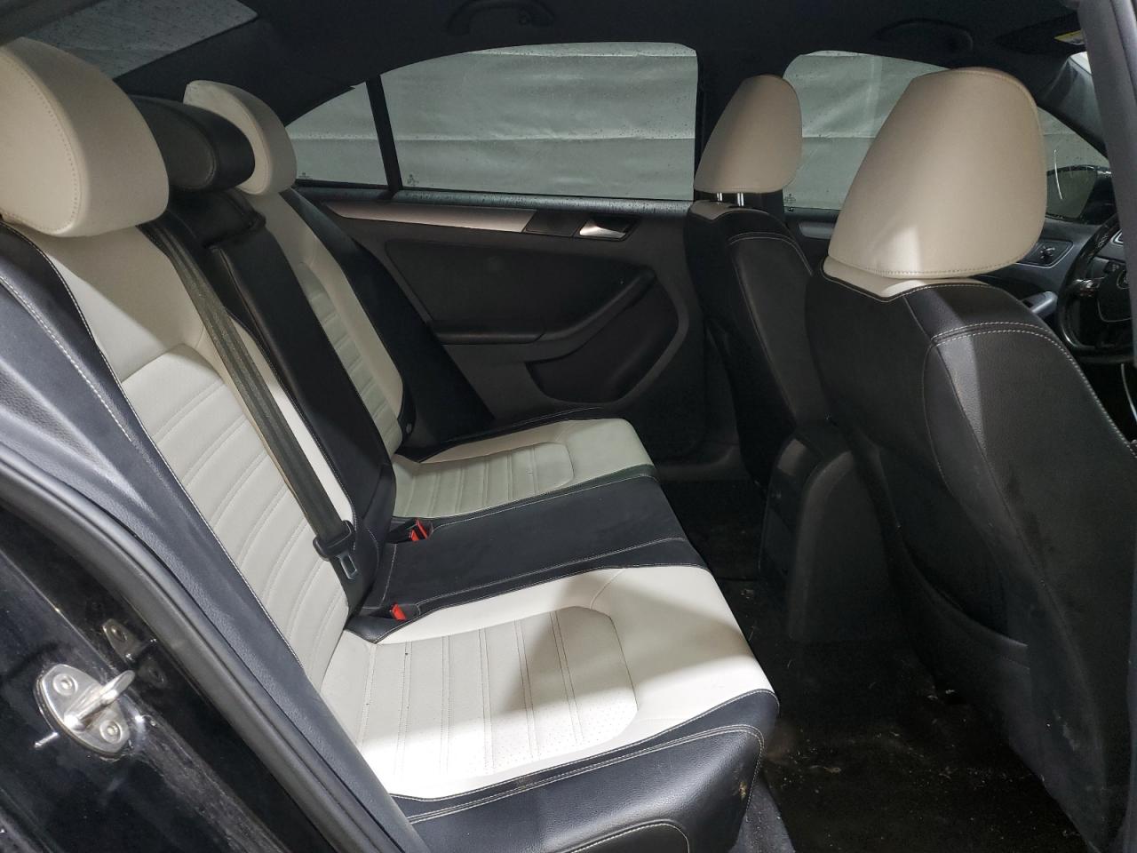 2016 Volkswagen Jetta - Image 10