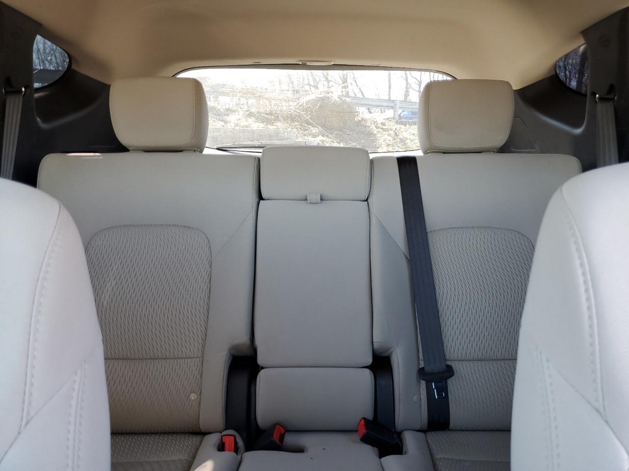 2017 Hyundai Santa Fe - Image 10