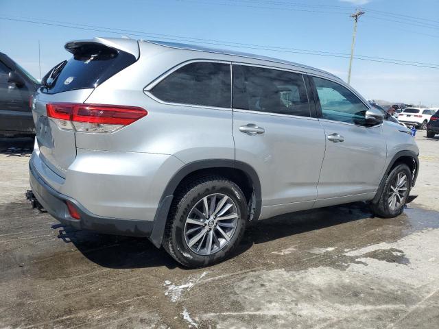  TOYOTA HIGHLANDER 2017 Сріблястий
