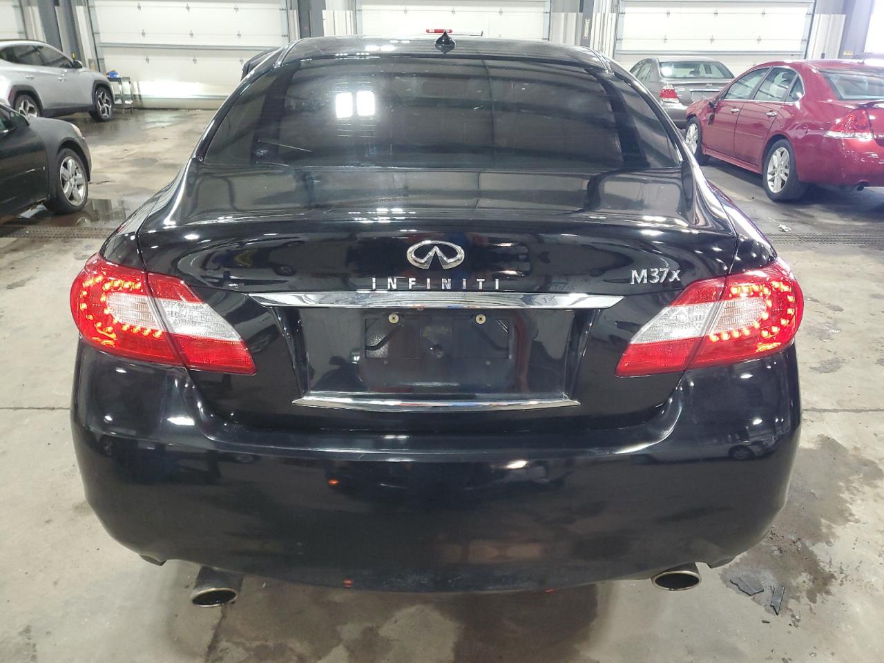 2011 Infiniti M - Image 6