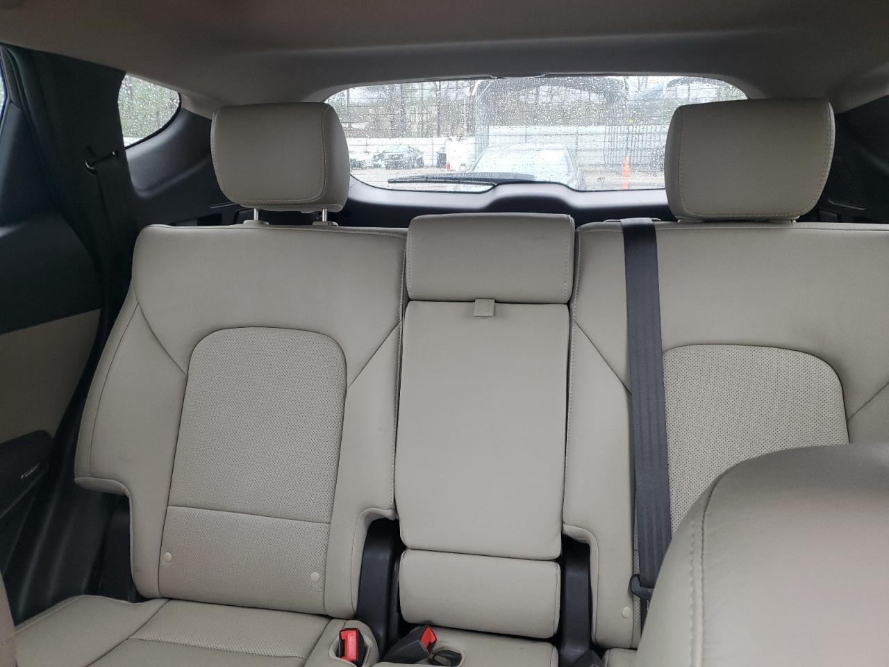 2017 Hyundai Santa Fe - Image 10