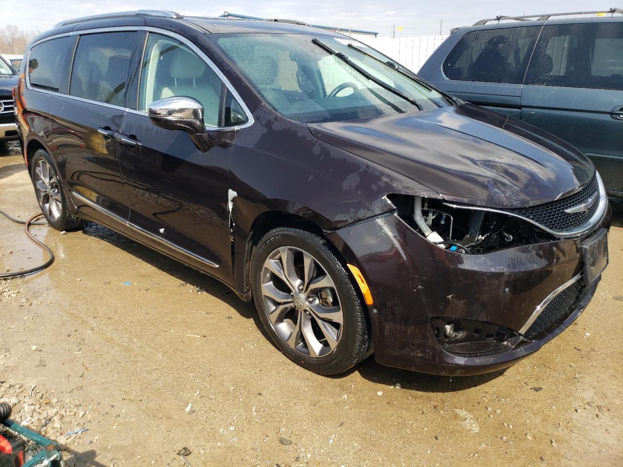 2017 Chrysler Pacifica - Image 4