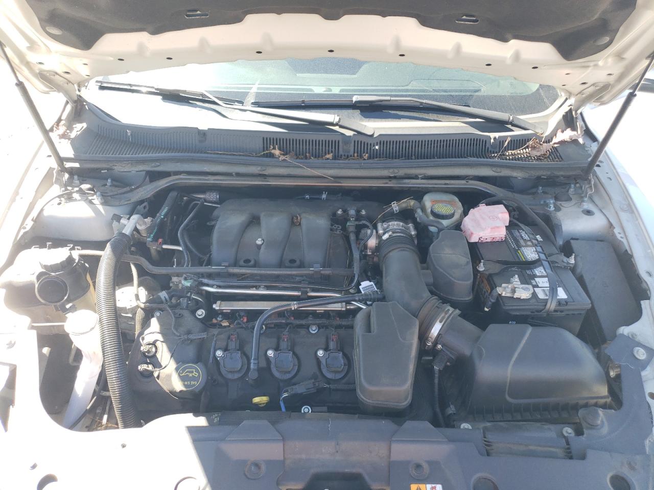 2015 Ford Taurus - Image 11