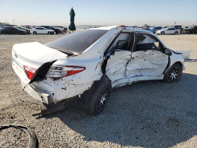 Sedans TOYOTA CAMRY 2015 Biały