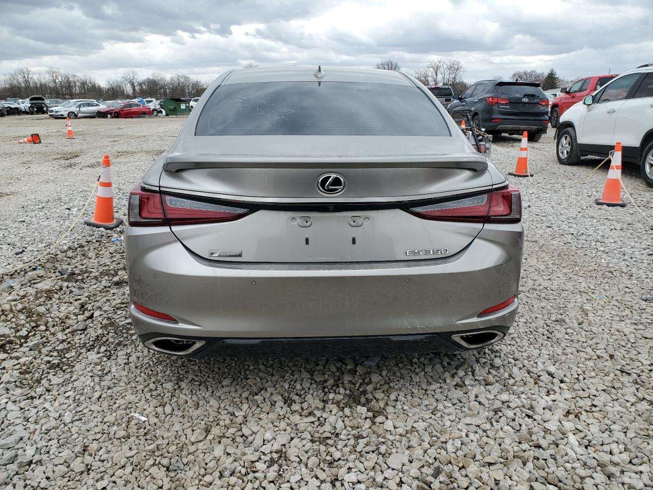 2019 Lexus ES - Image 6
