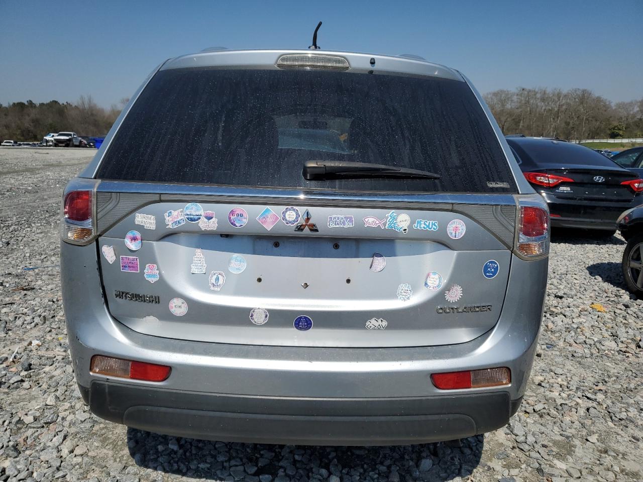 2014 Mitsubishi Outlander - Image 6