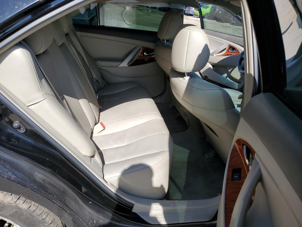 2010 Toyota Camry - Image 10
