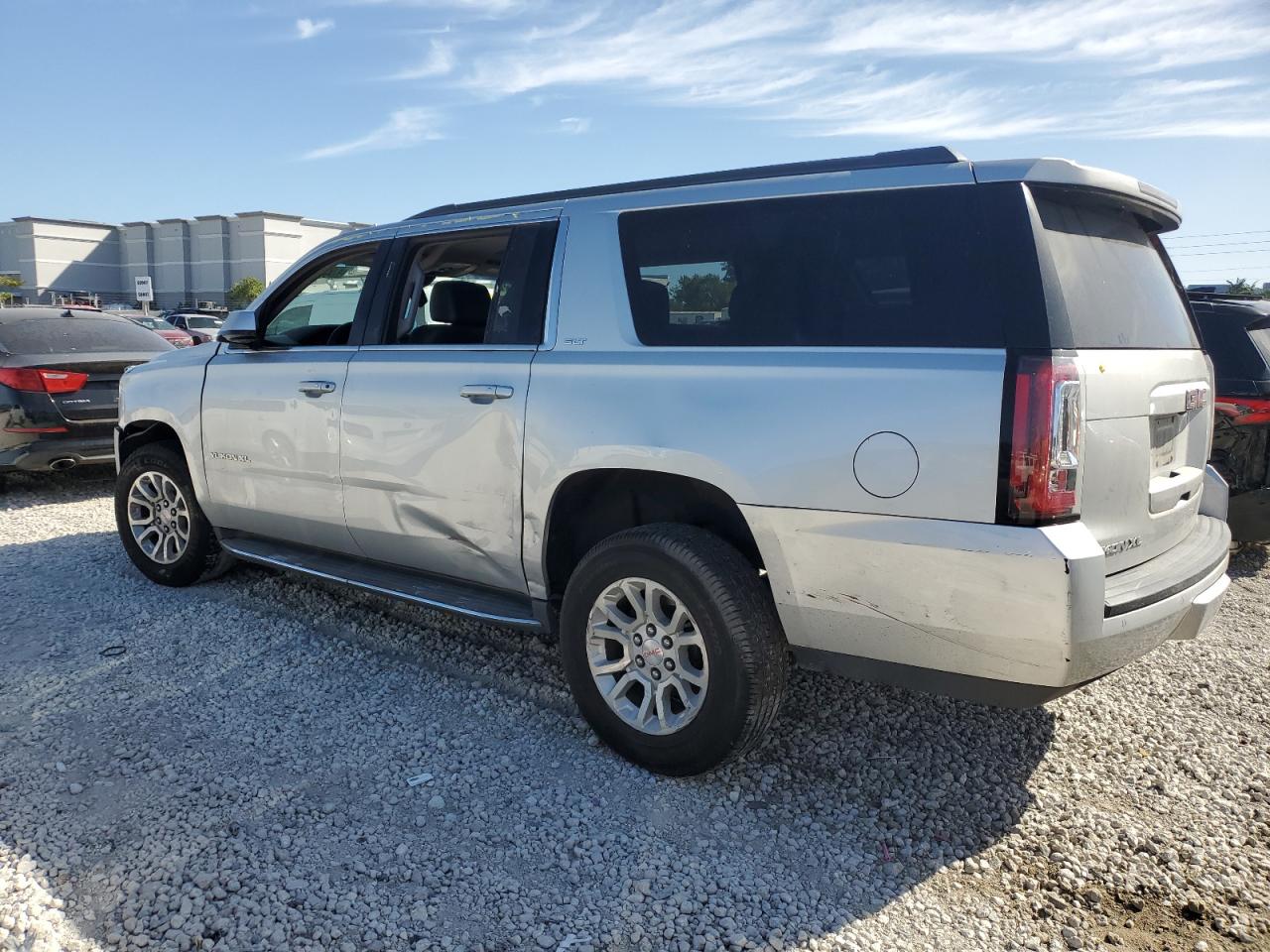 2016 GMC Yukon - Image 2