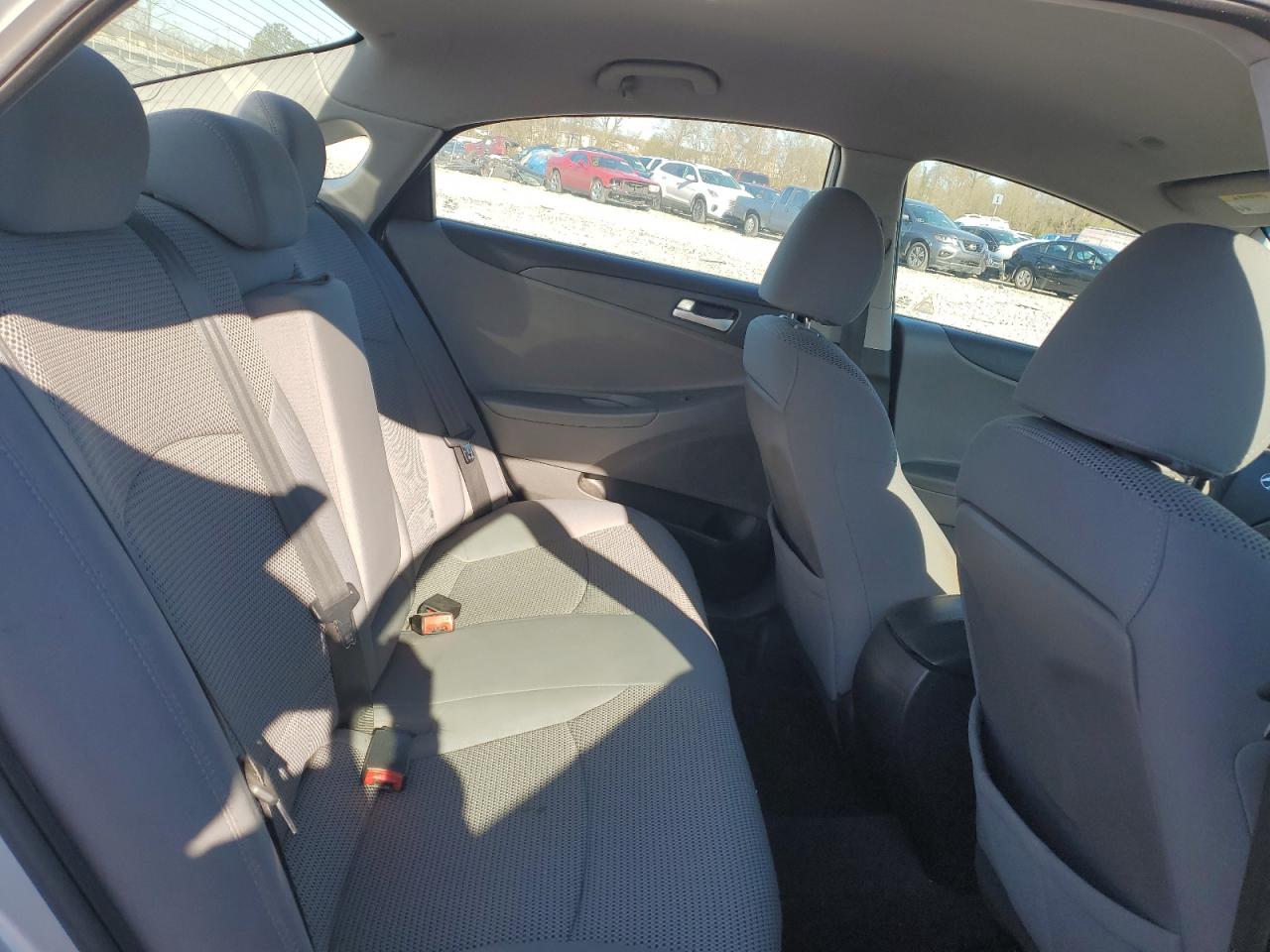2011 Hyundai Sonata - Image 11
