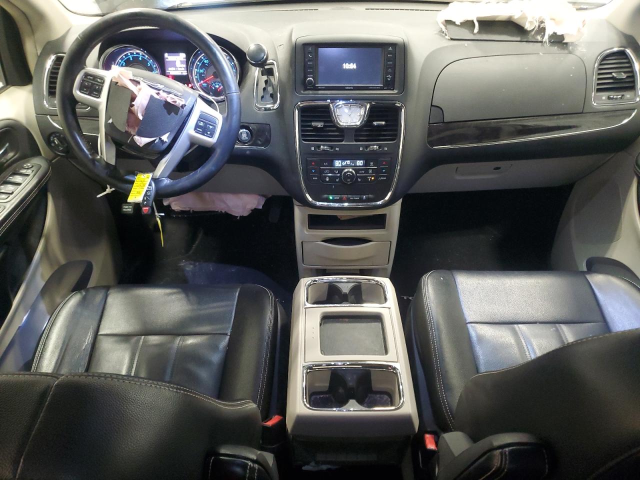 2015 Chrysler Town & Country - Image 8