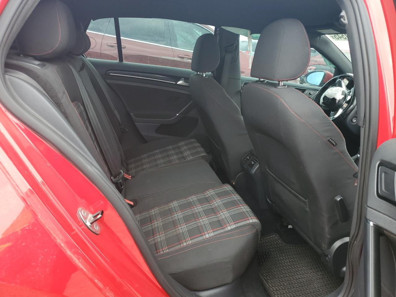 2016 Volkswagen GTI - Image 10