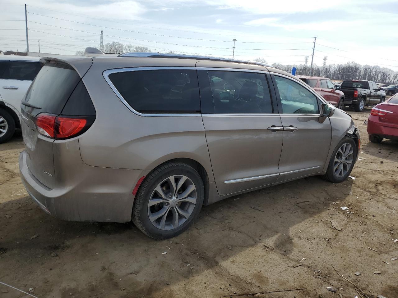 2017 Chrysler Pacifica - Image 3