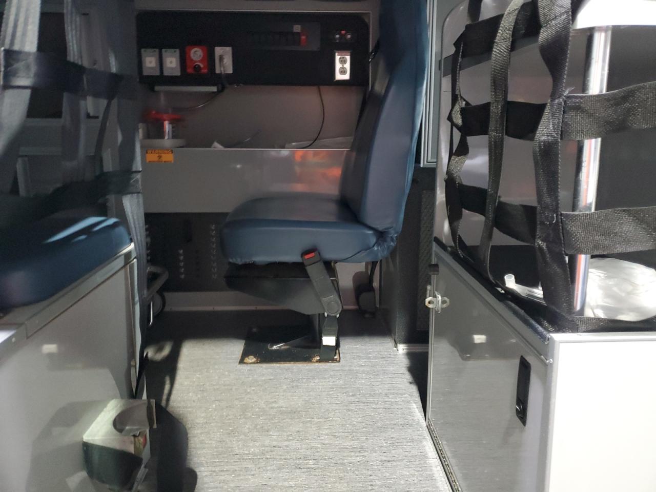 2013 Ford Econoline - Image 11