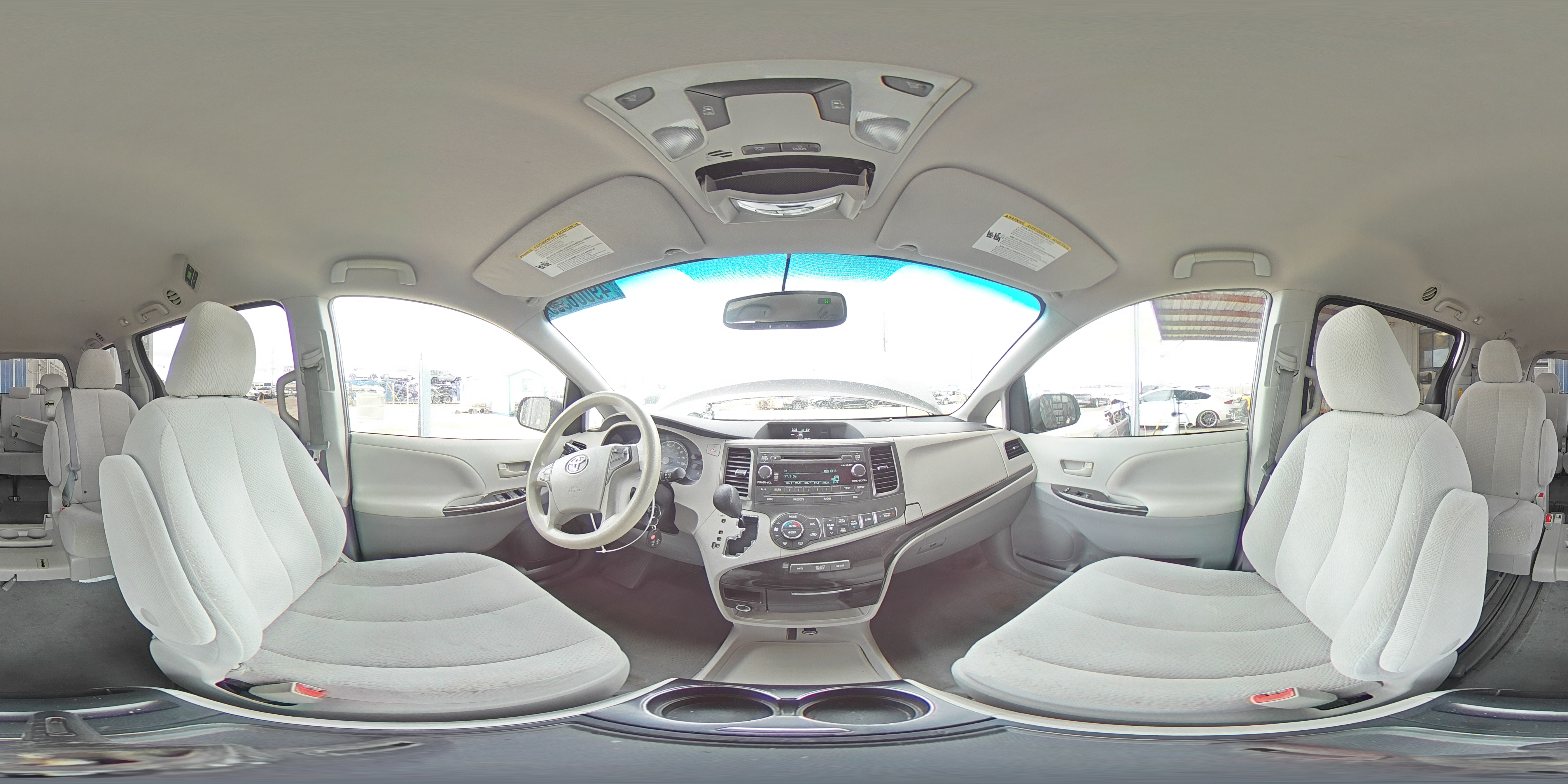 2014 Toyota Sienna - Image 13