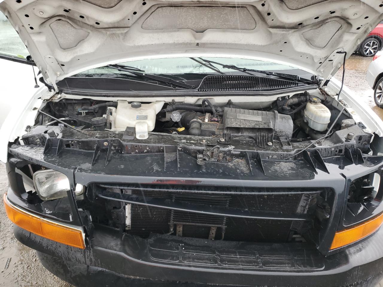 2010 GMC Savana - Image 13
