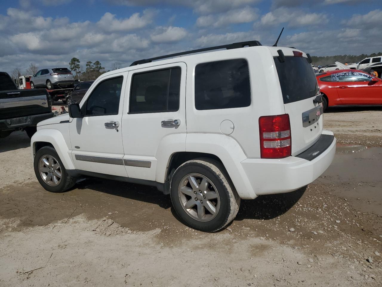 2012 Jeep Liberty (North America) - Image 2