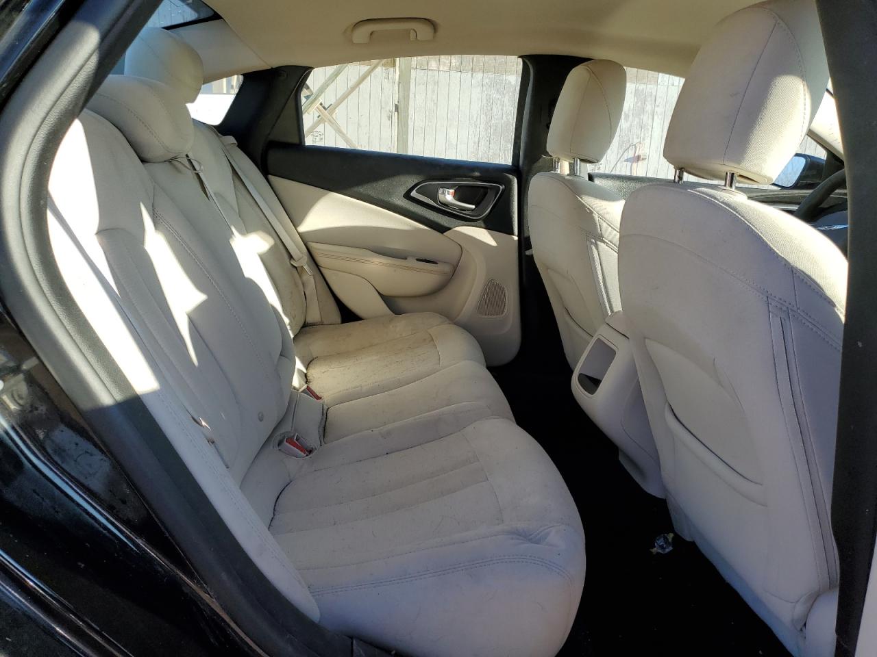 2016 Chrysler 200 - Image 10