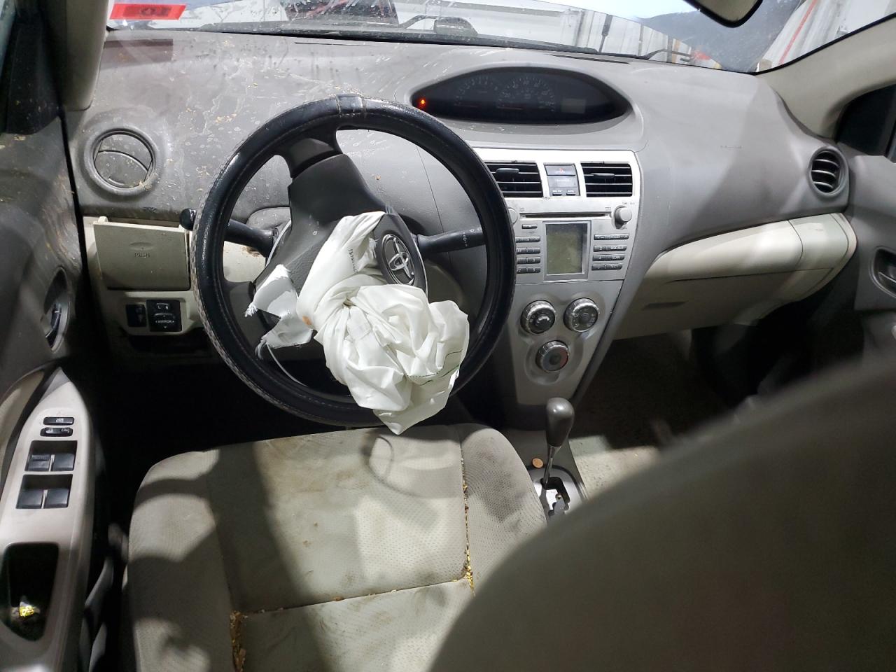 2009 Toyota Yaris - Image 8