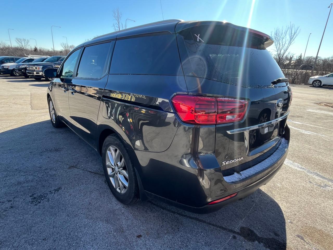 2019 Kia Sedona - Image 3