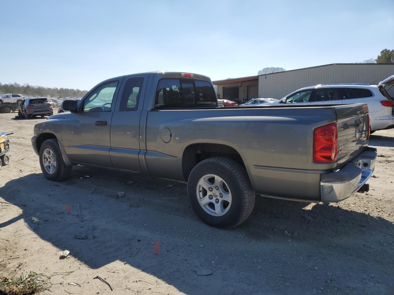 2005 Dodge Dakota - Image 2