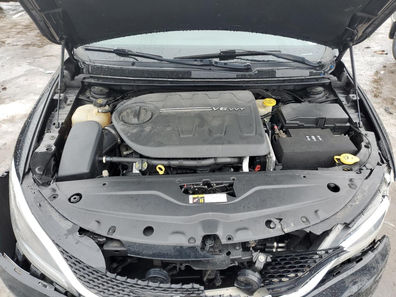 2015 Chrysler 200 - Image 11
