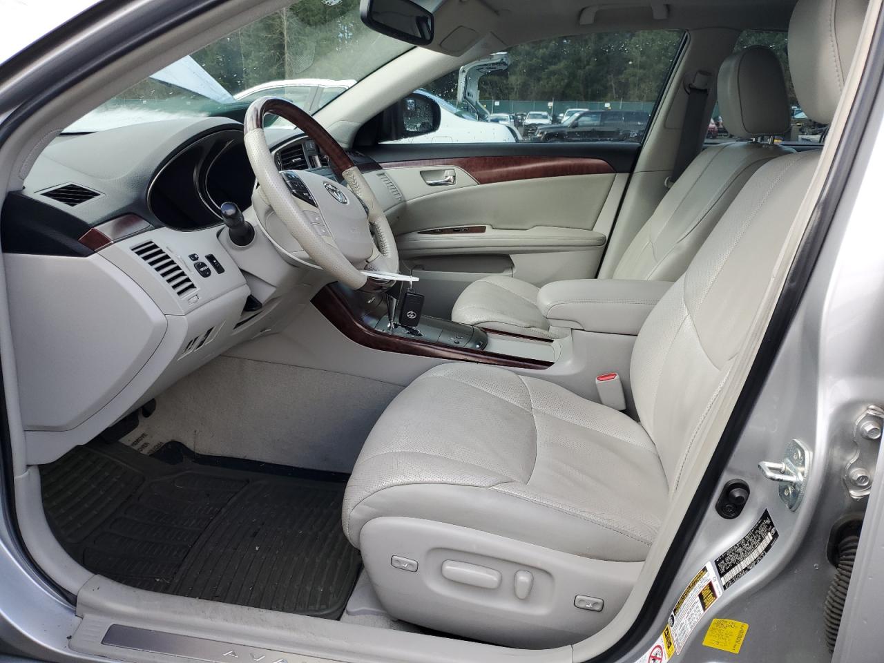 2011 Toyota Avalon - Image 7