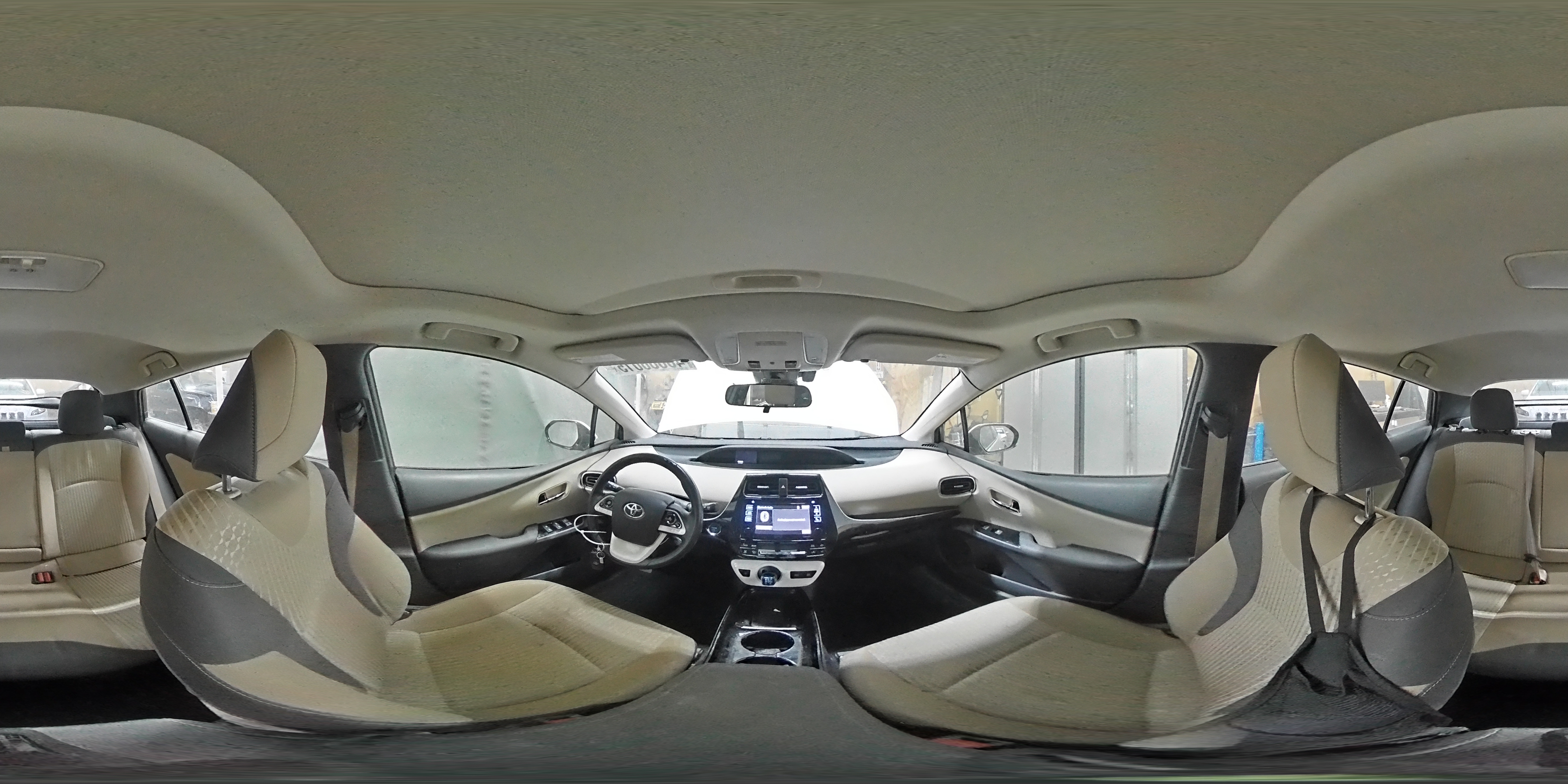 2018 Toyota Prius - Image 13
