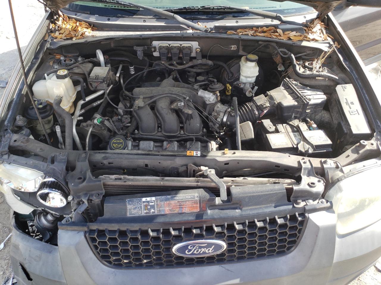 2005 Ford Escape - Image 13