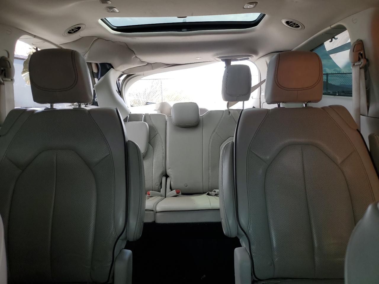 2020 Chrysler Pacifica - Image 10