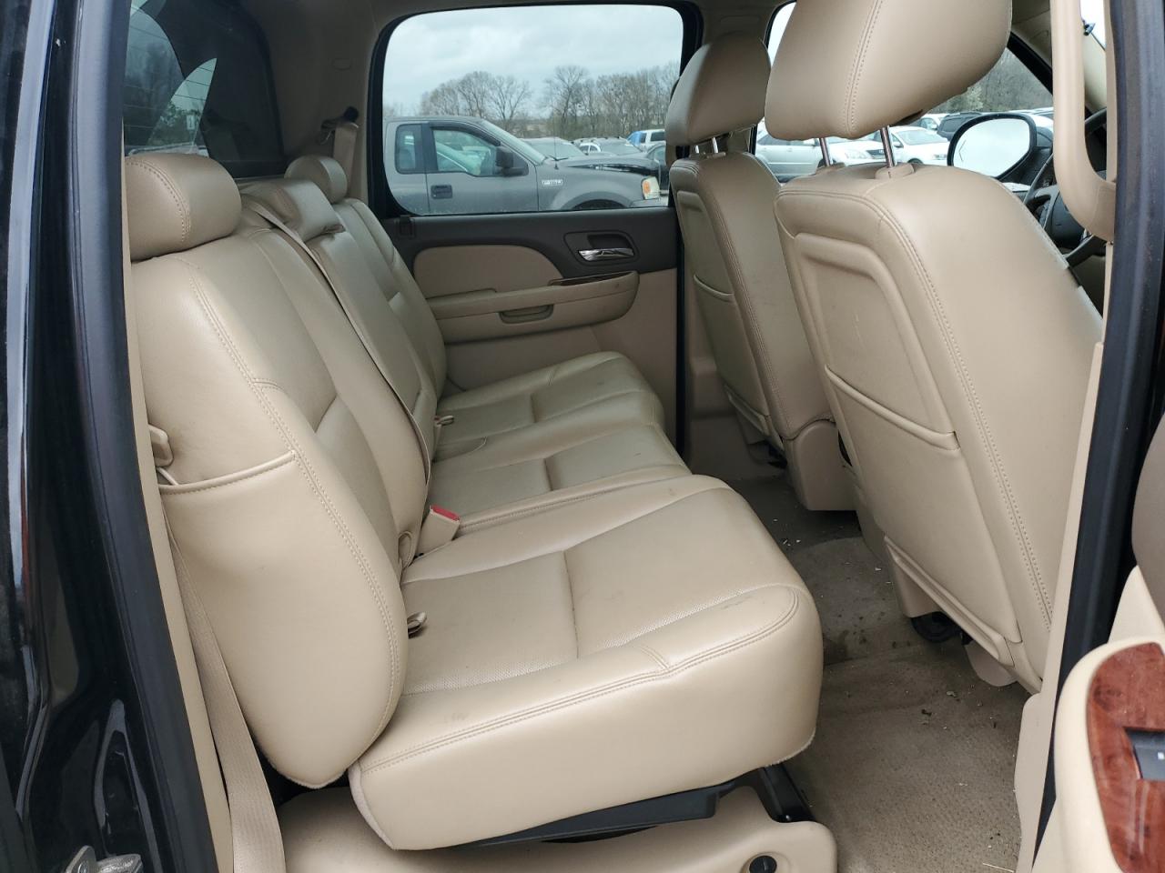 2013 Chevrolet Avalanche - Image 10