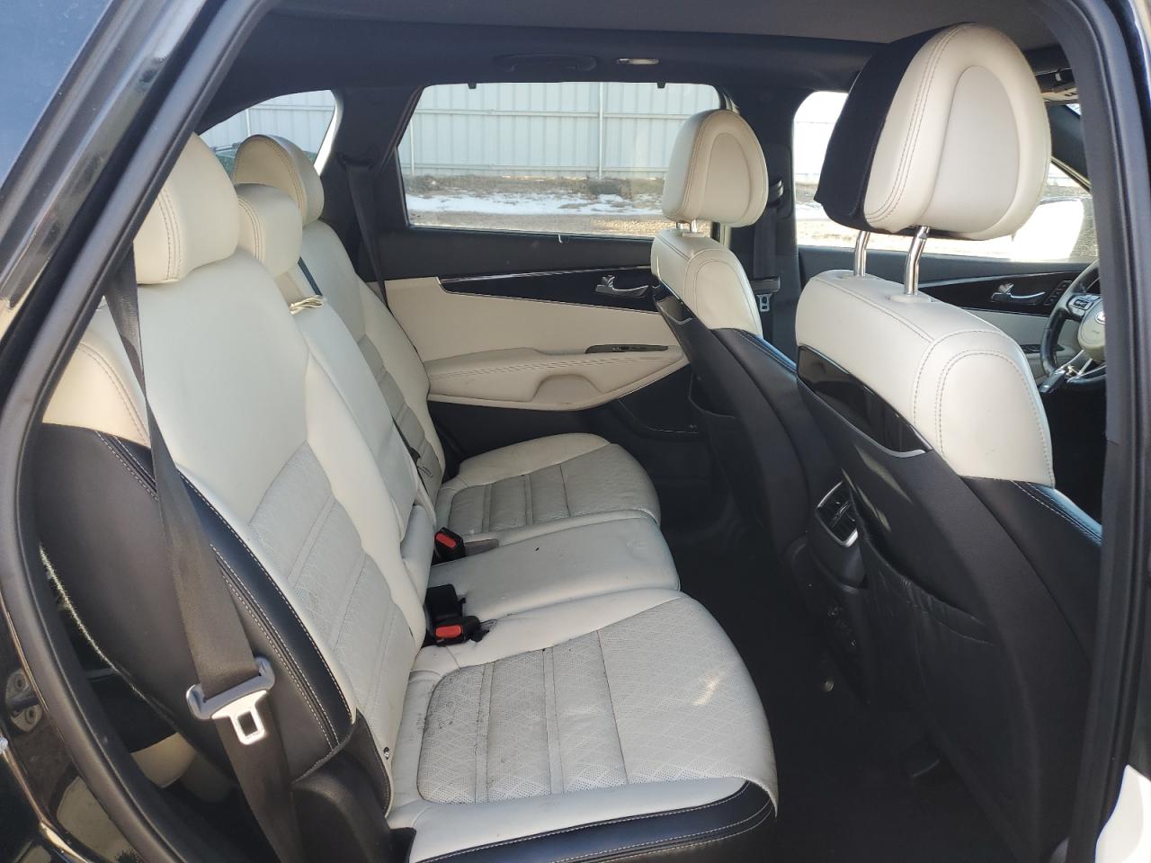 2016 Kia Sorento - Image 11