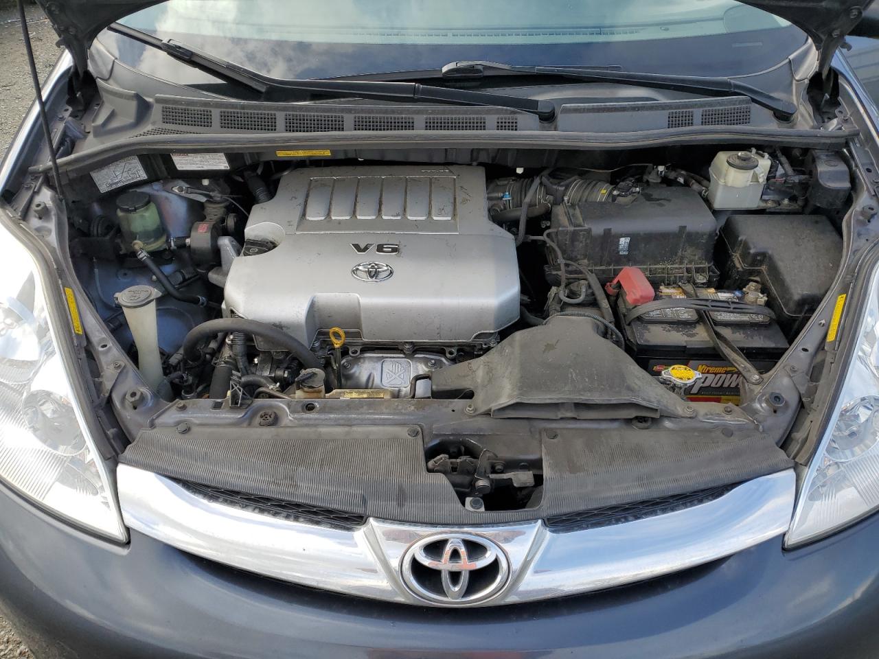 2010 Toyota Sienna - Image 12