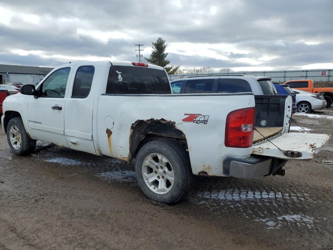 2008 Chevrolet Silverado - Image 2