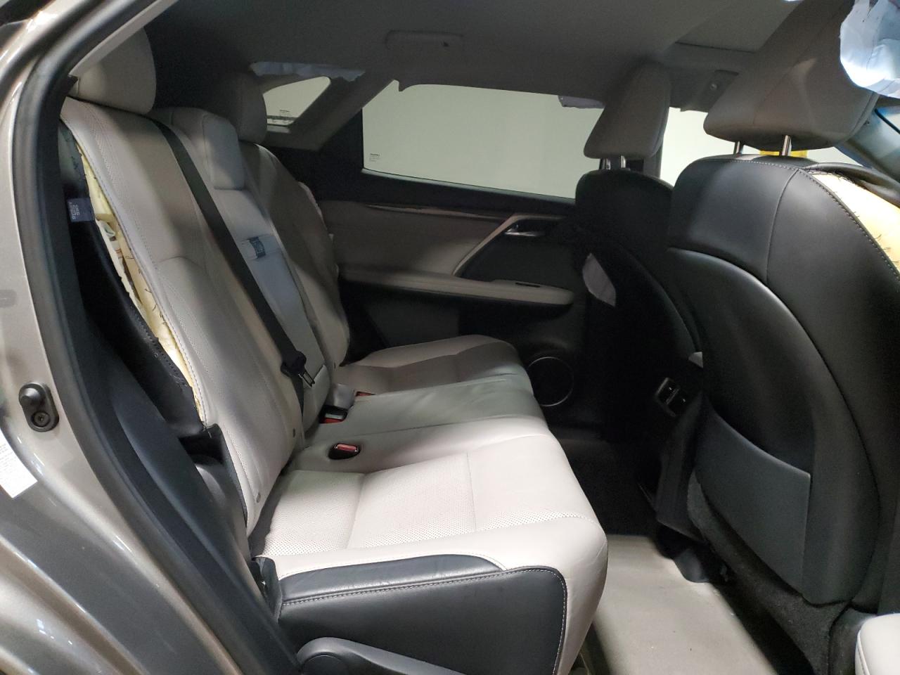 2017 Lexus RX - Image 11