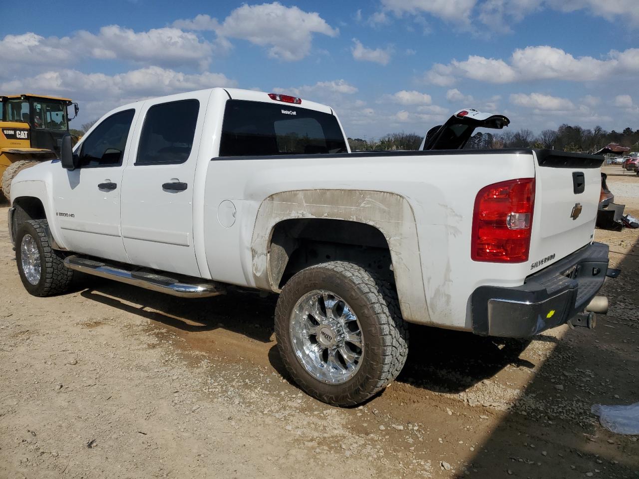 2007 Chevrolet Silverado - Image 2