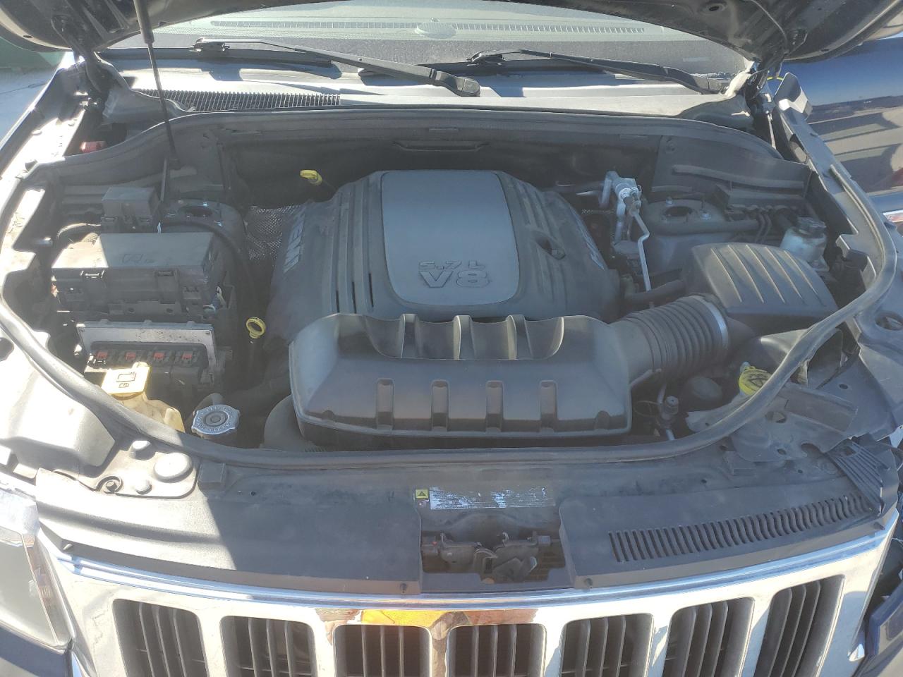 2012 Jeep Grand Cherokee - Image 14