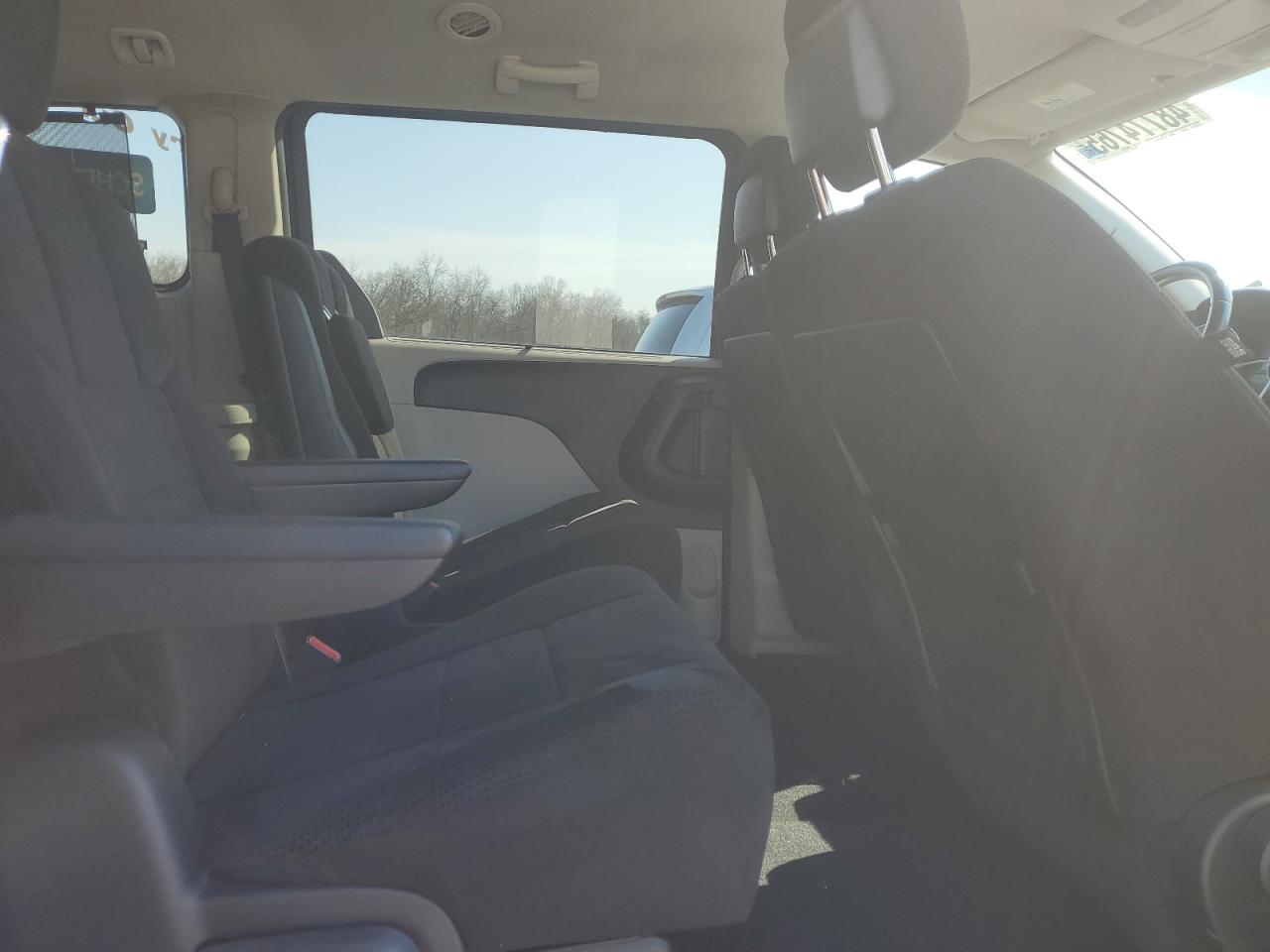 2013 Dodge Caravan - Image 11