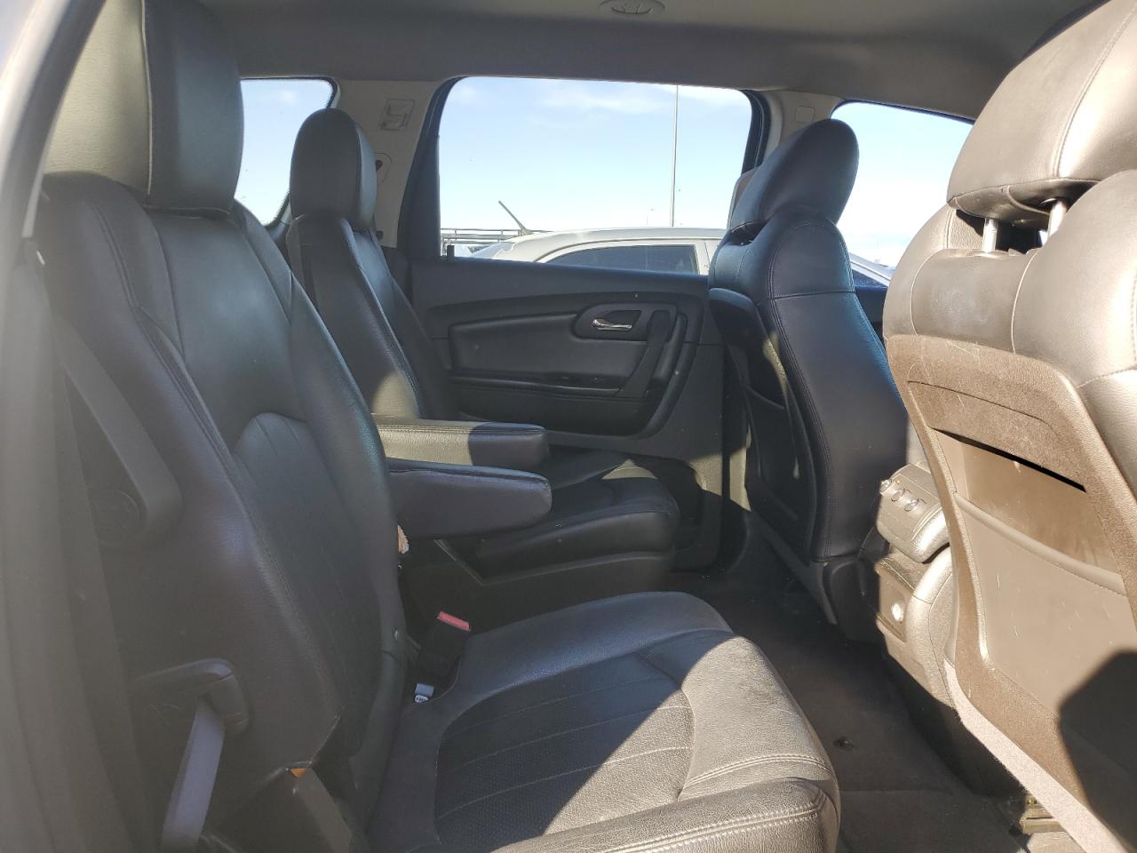2011 Chevrolet Traverse - Image 11
